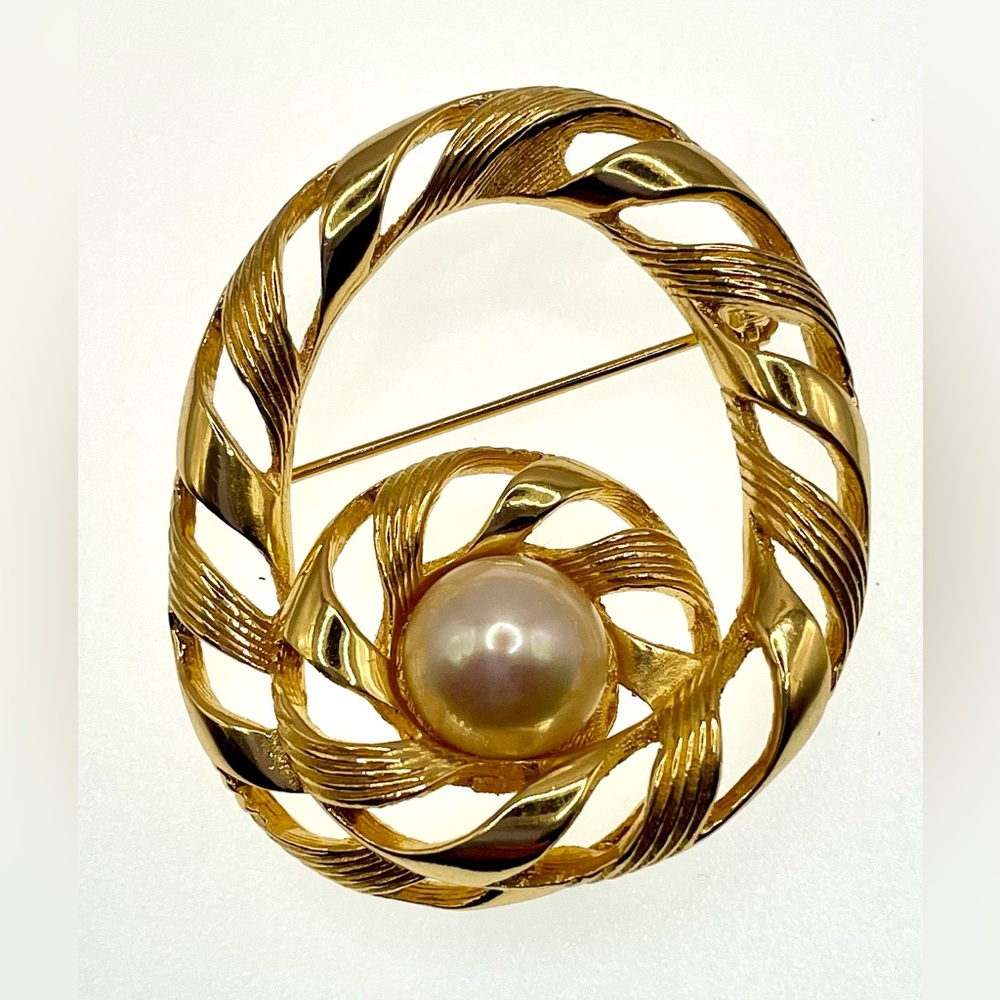 Vintage 70s Signed Christian Dior Runway Couture Gold Plated Faux Pearl Brooch - Picture 2 of 8